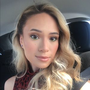 Meet your Posher, Nina